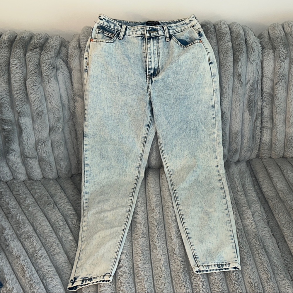 PrettyLittleThing Blue Straight Leg Jeans with Distressed Look